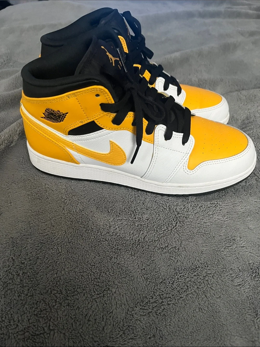 Nike Kids Mid-Top Sneakers in Yellow, White & Black